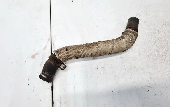 Engine coolant pipe/hose