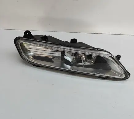 Volkswagen PASSAT B7 Front fog light 3AA941662E