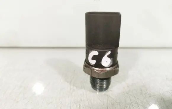 Fuel pressure sensor