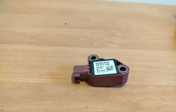 Volvo C30 Airbag deployment crash/impact sensor 30737138 MRSA5 8840A8
