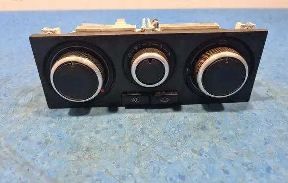 Volkswagen Golf IV Tailgate/trunk/boot open switch 1J0820045F