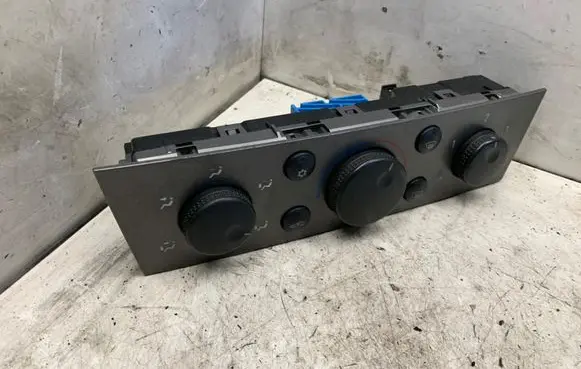 Opel Vectra C Air conditioning (A/C) switch 13138190