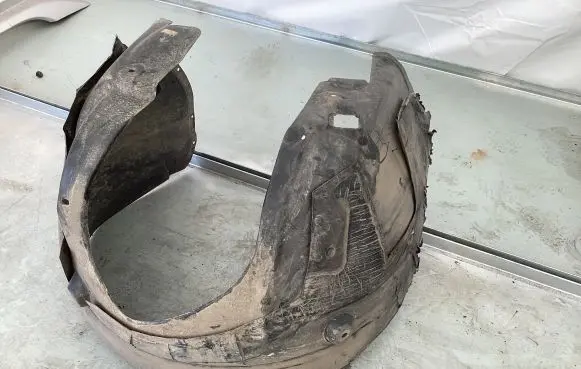 Chrysler 300 - 300C Front wheel arch liner splash guards