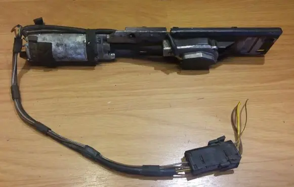 BMW 7 E38 Central locking motor 0390201300 8352202