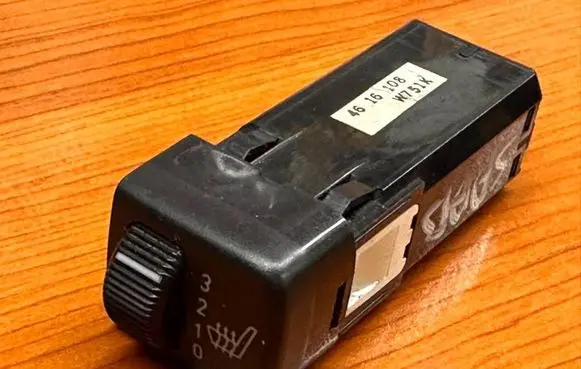 Saab 9-5 Seat heating switch 4616108 W751K