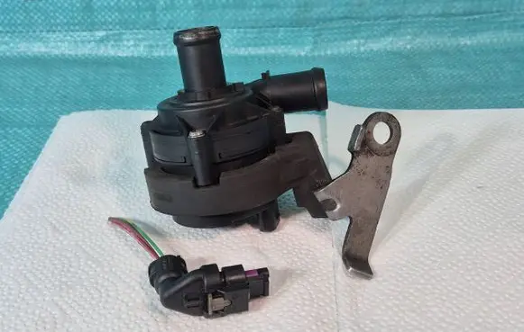 Volkswagen PASSAT B8 Electric auxiliary coolant/water pump 5Q0965567J 12402300204 185243