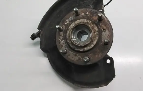 Mitsubishi L200 Front wheel hub MR992367