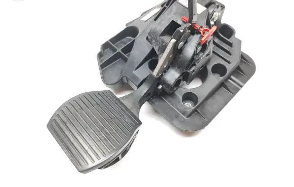 Fiat 500E Brake pedal 000706121 25833200050 999010