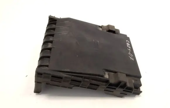 Volkswagen Caddy Fuse box cover 1K0937132F