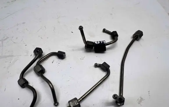 Fuel injector supply line/pipe