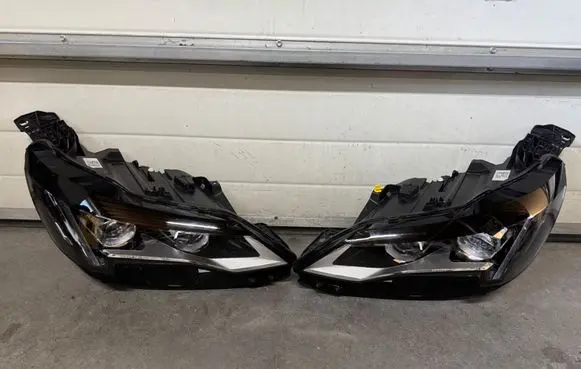 Peugeot 3008 II Headlights/headlamps set 9836230580 9836230680