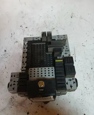 Volvo V70 Fuse module 8688383 8645716 000001721380