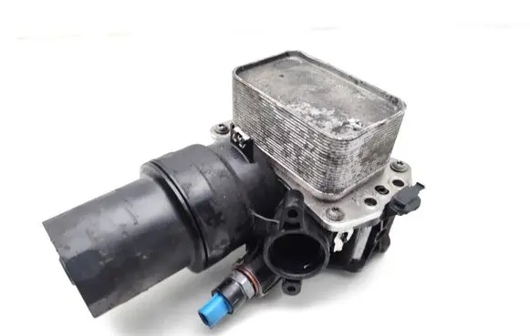 Nissan Qashqai Oil filter mounting bracket 