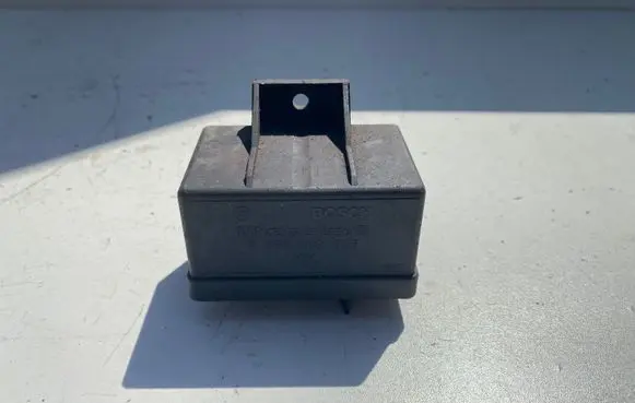 Peugeot 806 Glow plug pre-heat relay 0281003005