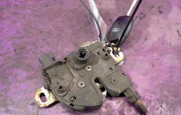 Ford Focus C-MAX Engine bonnet/hood lock/catch 