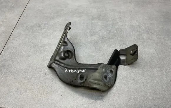 Volkswagen Golf Sportsvan Fender mounting bracket 510821136C