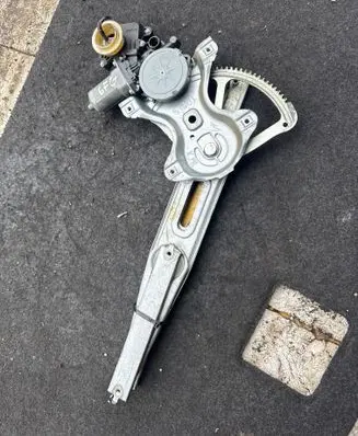 Toyota Yaris Front door window regulator with motor 857020F010 983712100 AV2621002730