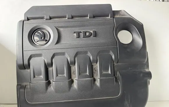 Skoda Octavia Mk3 (5E) Engine cover (trim) 04L103925N