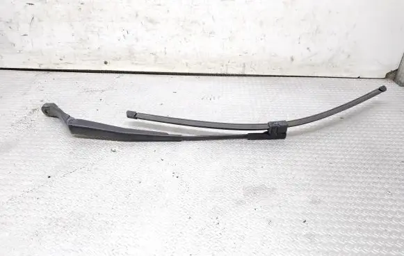 Windshield/front glass wiper blade