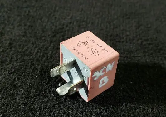 Renault Scenic II - Grand scenic II Other relay 8200308271 PA66GF30