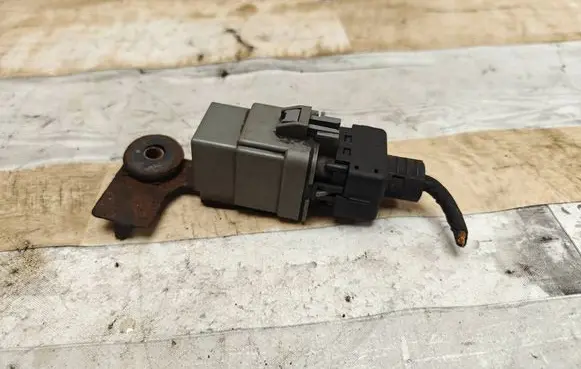 Hyundai Grandeur Coolant fan relay 952302C000 952303L100 12V30A
