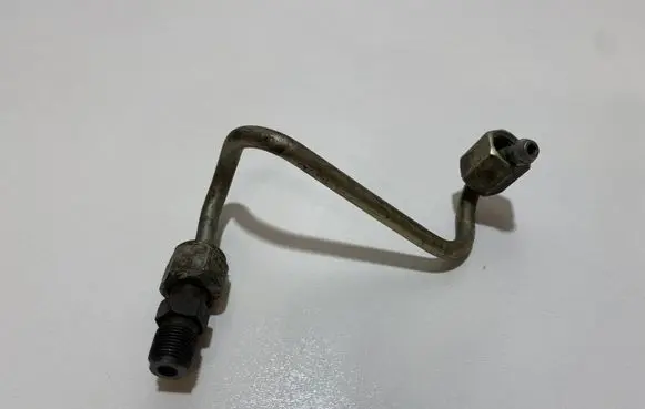 BMW 5 E39 Fuel injector supply line/pipe 