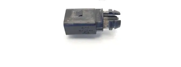 Volkswagen Golf V Outside/exterior temperature sensor 8Z0820535
