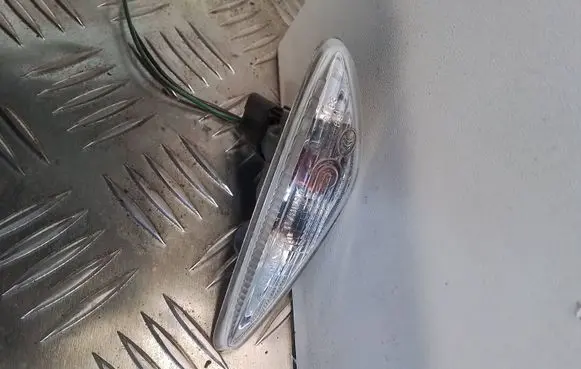 Mazda 6 Front fender indicator light