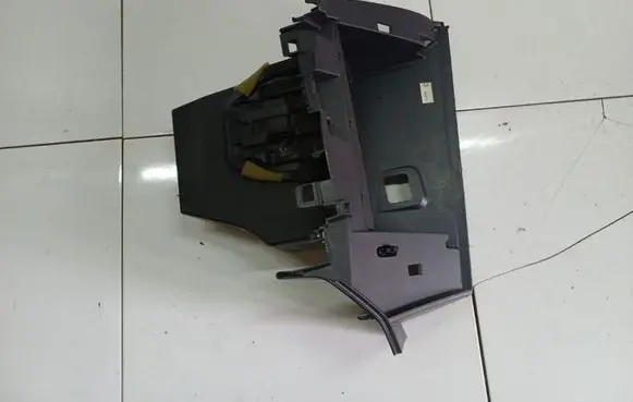 Mazda 3 II Glove box BBM464111