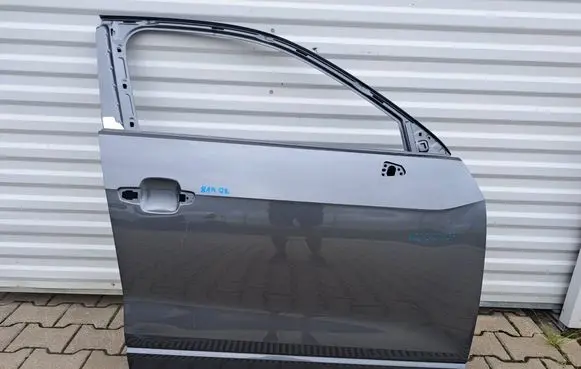 Audi Q2 - Front door