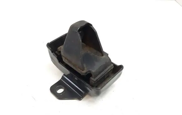 Isuzu D-Max Engine mount bracket