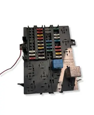 Opel Vivaro Fuse box set 7703297587
