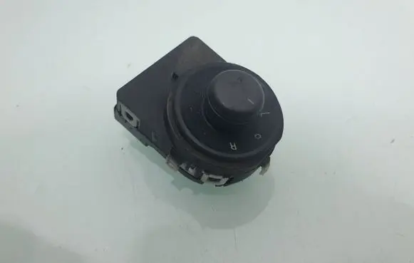 Chevrolet Cruze Wing mirror switch 13272182