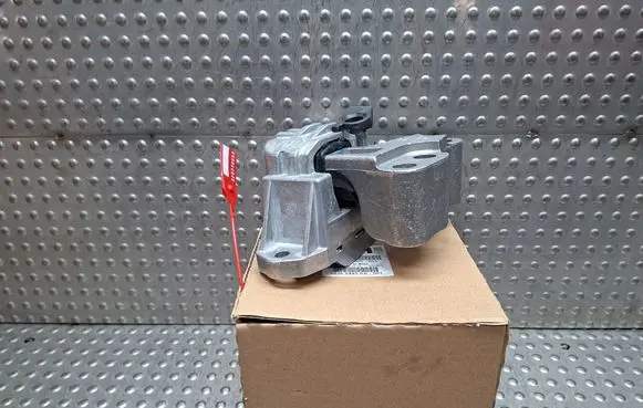 Fiat 500X Engine mount bracket S26336553 520709670