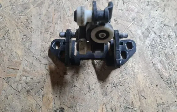 Volkswagen Crafter Sliding door middle roller runner A9067600347