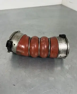 BMW 5 F10 F11 Intercooler hose/pipe 7805401