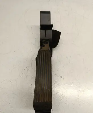 Mercedes-Benz C W203 Accelerator throttle pedal A2113000404
