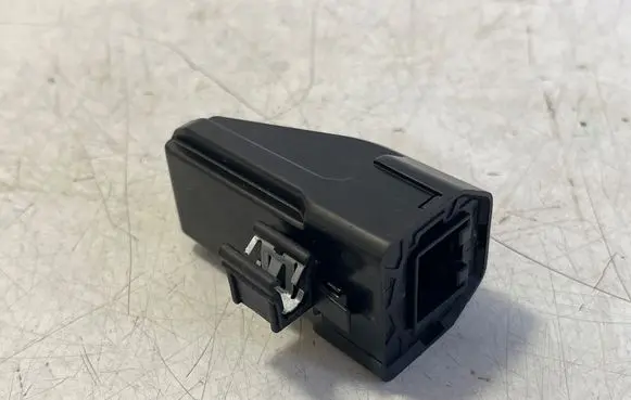 Tesla Model S Other devices 102285600D 2116GB00000