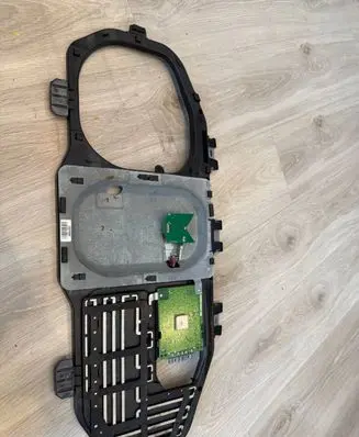 Mercedes-Benz ML W164 Aerial antenna amplifier A2518202275 28024813 S481352713605378