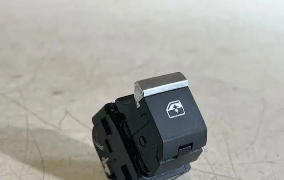 Audi Q7 4M Electric window control switch 