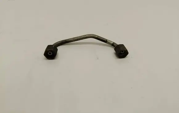 Volkswagen Touareg II Fuel injector supply line/pipe 