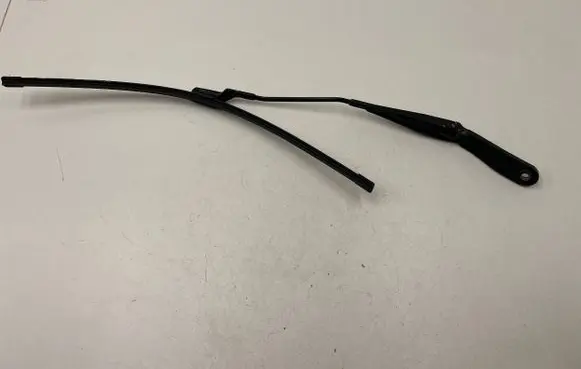 Windshield/front glass wiper blade