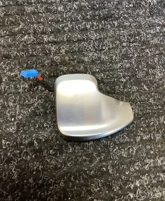 Steering wheel buttons/switches