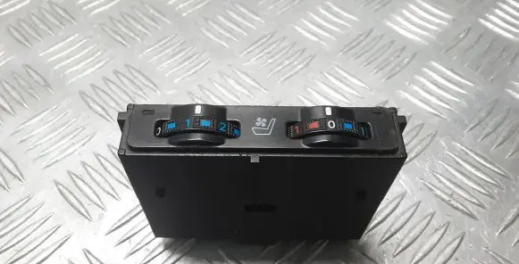 Lexus IS 220D-250-350 Seat heating switch 453451