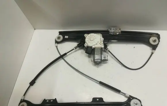 BMW 5 E60 E61 Front door window regulator with motor 7075668