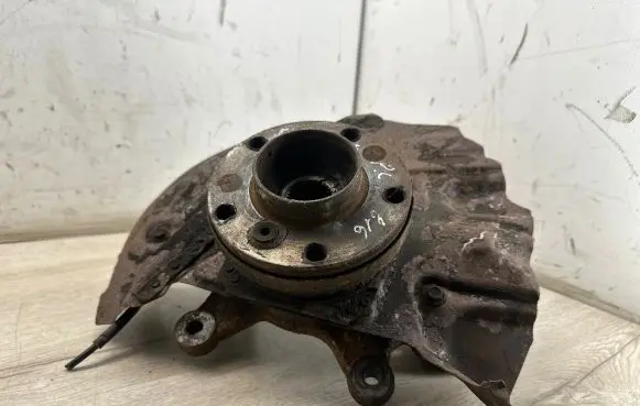 BMW X5 E53 Front wheel hub