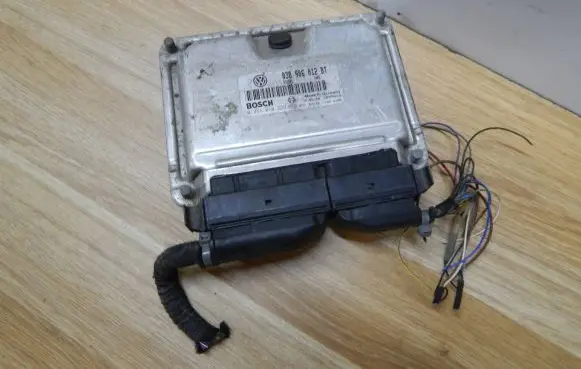 Volkswagen Golf IV Engine control unit/module 038906012BT 28SA4212 0281010229