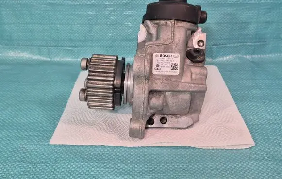Volkswagen PASSAT B7 Fuel injection high pressure pump 03L130755D 10150513