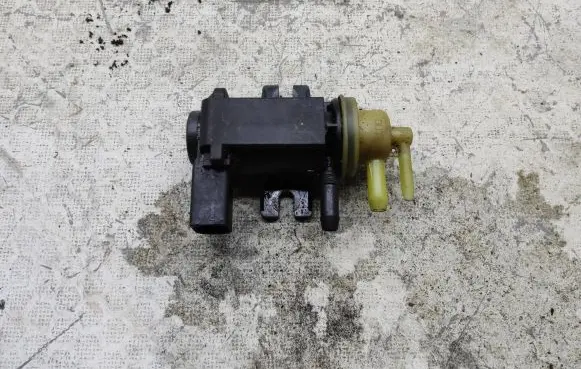 Volkswagen Golf Sportsvan Turbo solenoid valve 04L131051F 16062011 06102015