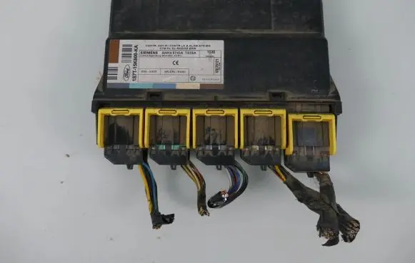 Ford Mondeo Mk III Comfort/convenience module 1S7T-15K600-KA